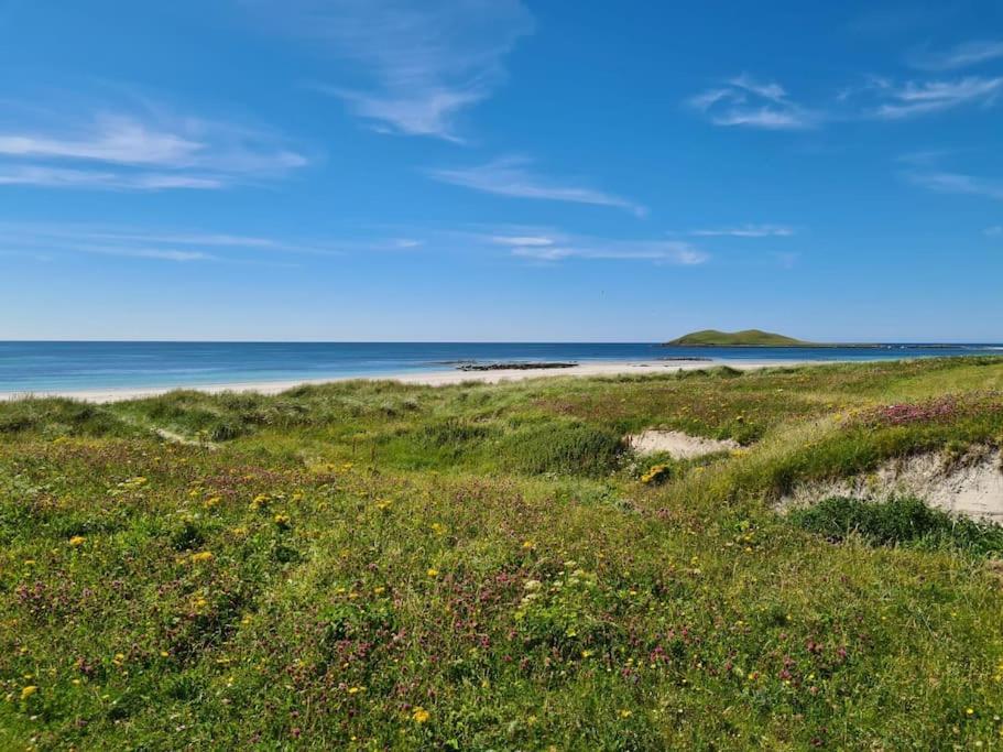 Loch An Eilean Pod Isle Of South Uist Villa Pollachara Exterior photo