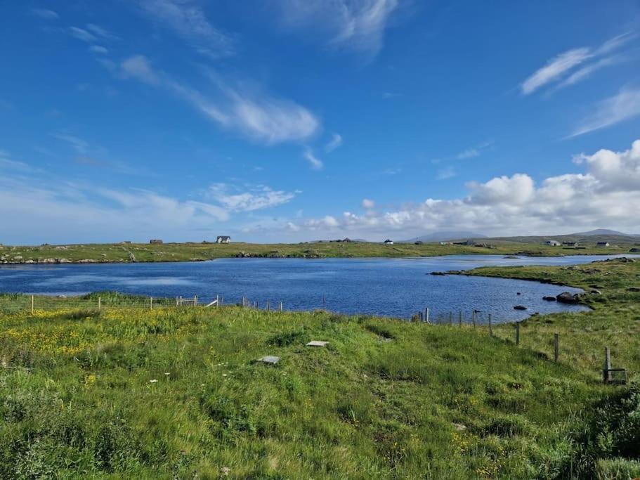 Loch An Eilean Pod Isle Of South Uist Villa Pollachara Exterior photo