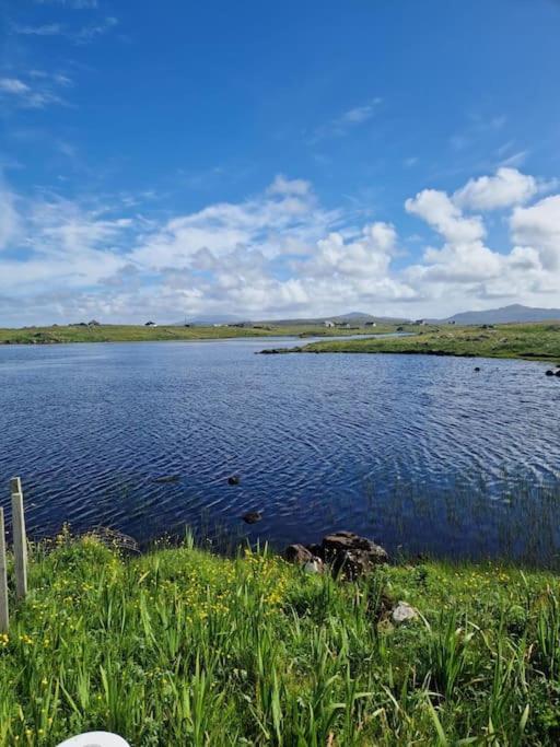 Loch An Eilean Pod Isle Of South Uist Villa Pollachara Exterior photo
