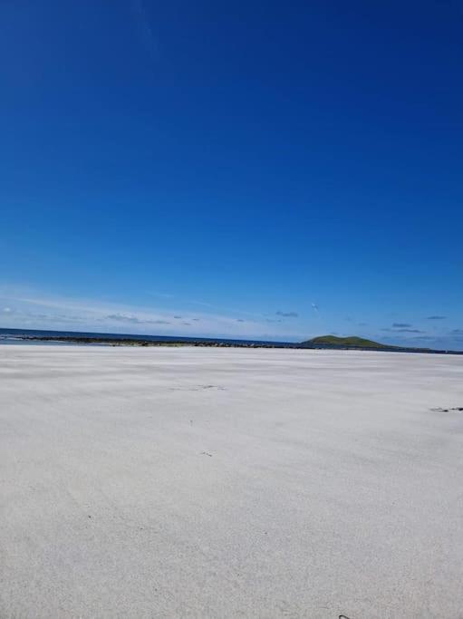 Loch An Eilean Pod Isle Of South Uist Villa Pollachara Exterior photo