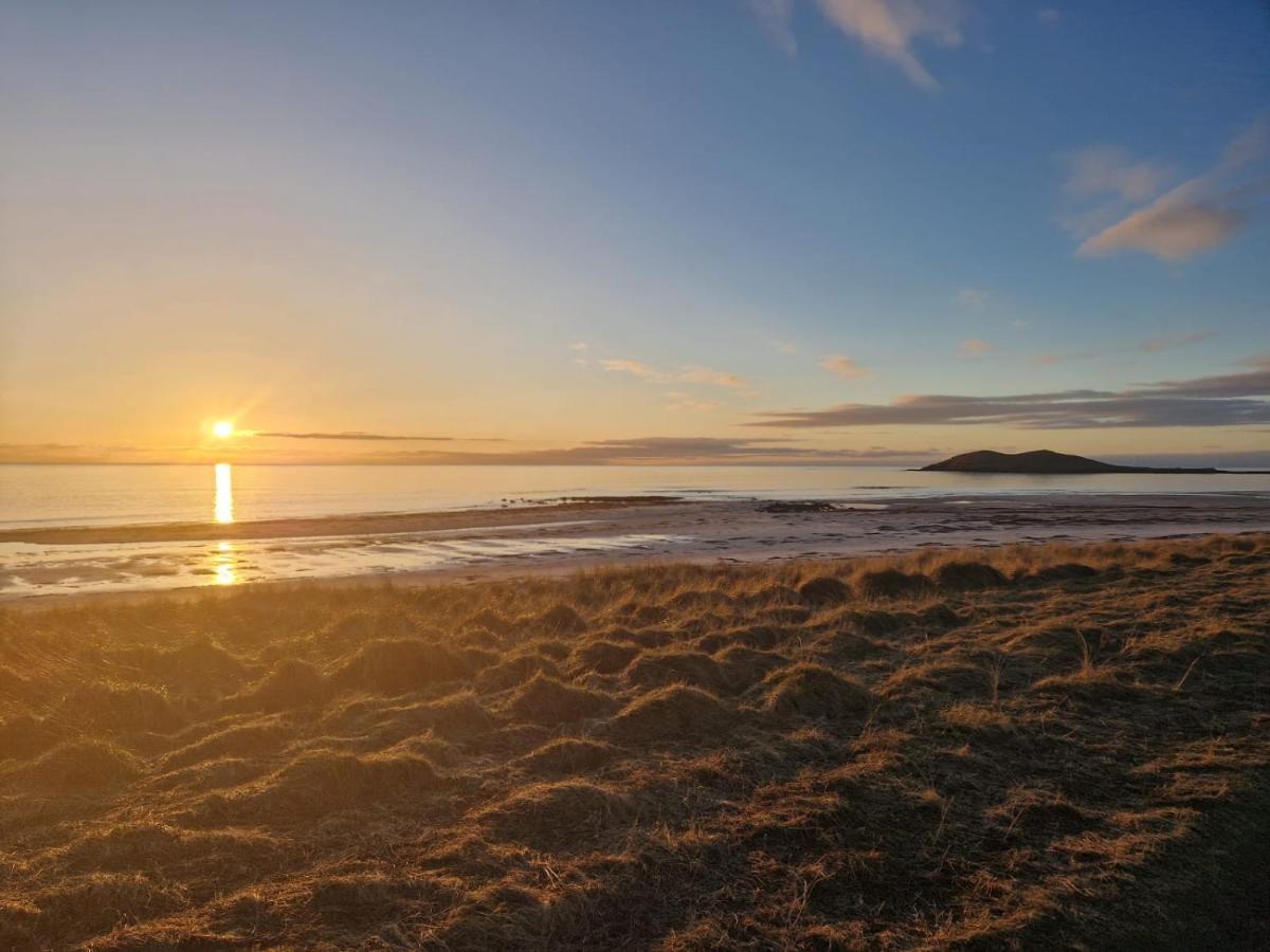 Loch An Eilean Pod Isle Of South Uist Villa Pollachara Exterior photo