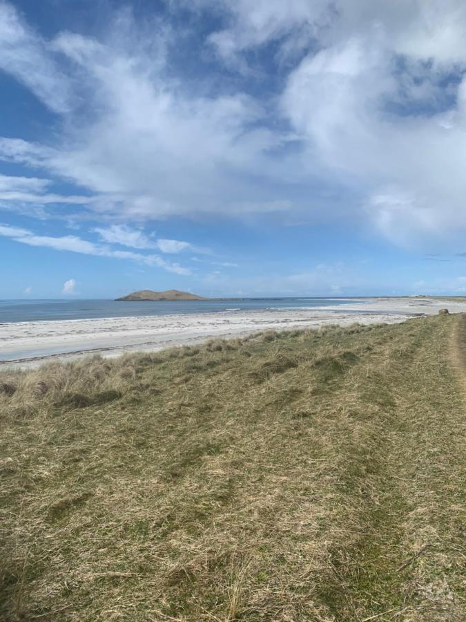 Loch An Eilean Pod Isle Of South Uist Villa Pollachara Exterior photo