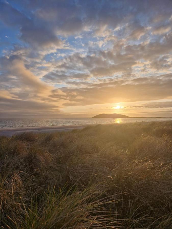 Loch An Eilean Pod Isle Of South Uist Villa Pollachara Exterior photo